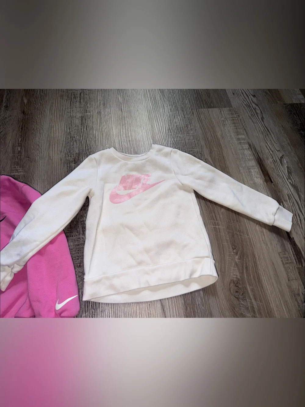 Nike Kids Crewneck Sweatshirts in Pink and White